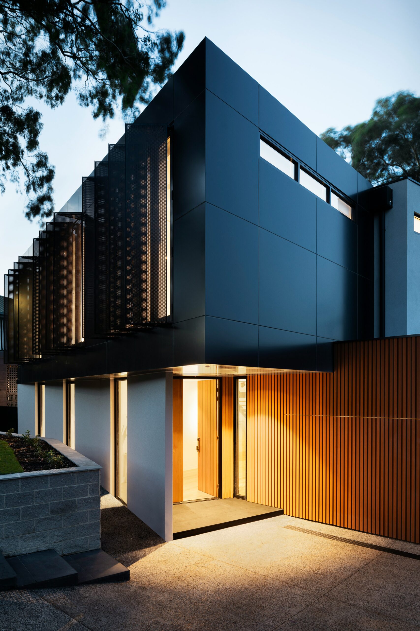 r-architecture-JvQ0Q5IkeMM-unsplash